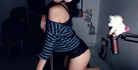 Ysseneg art actress pic