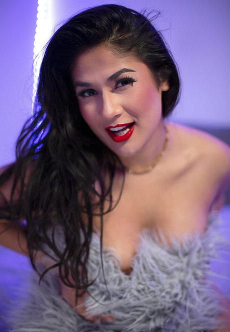 onlynadeshi pretty pornstar images