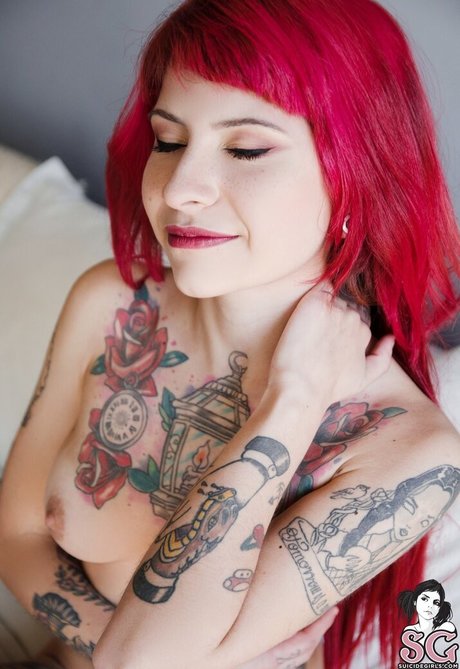 Neruvbe naked model pic