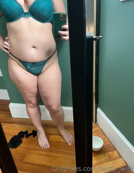 busty wife free model photo