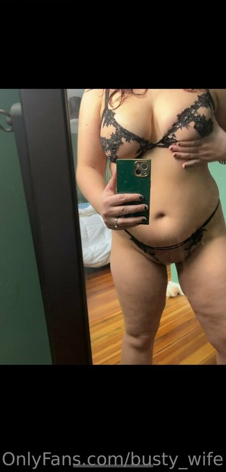 busty wife model sexy pic