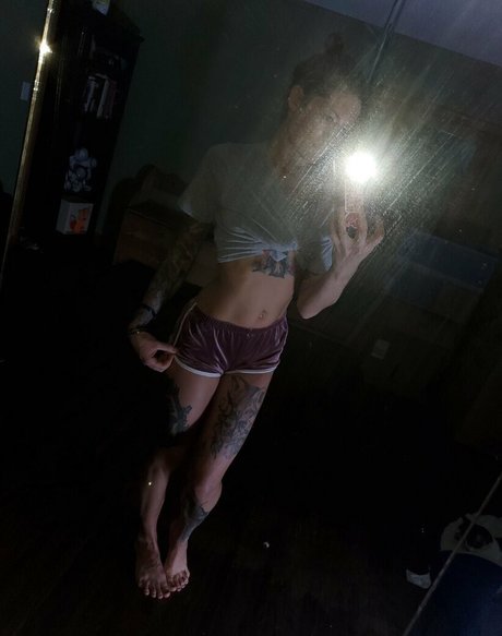 mikaylarainesfans hot model img