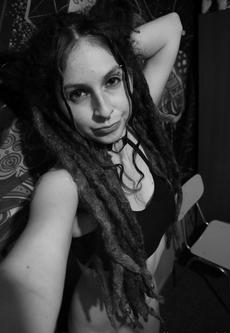 queenlioness420 nude model pic