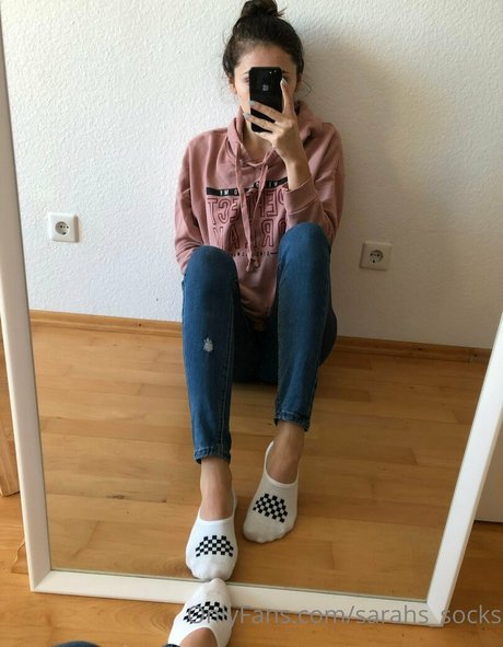 sarahs socks model hot pic