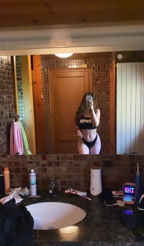 Abbyimu sex model photo