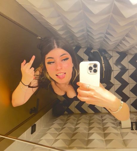 Abbyimu naked model img