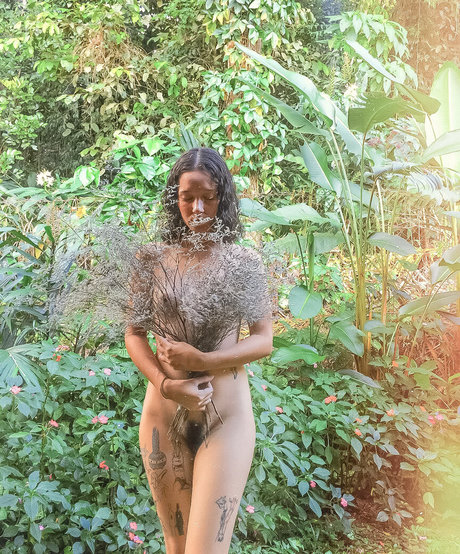 Balegat naked actress photo