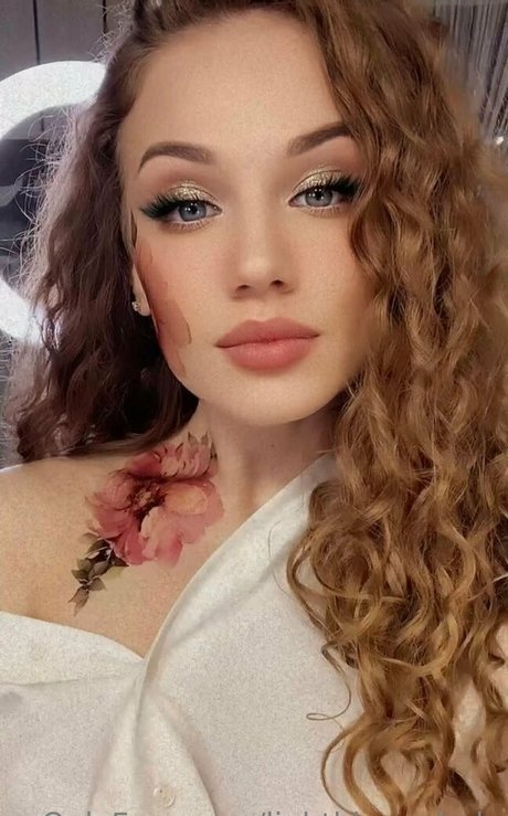 lightbluenebula pornographic model img