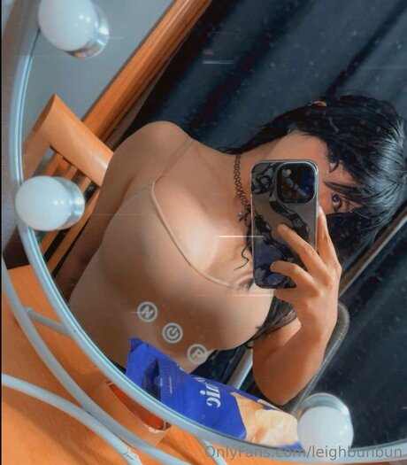 Leighbunbun sexy model pic
