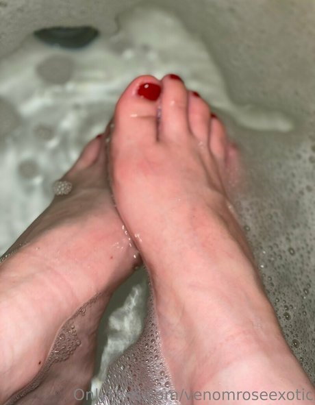 venomroseexotic model nude pic