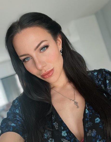 Emma Sinclair thumbnail