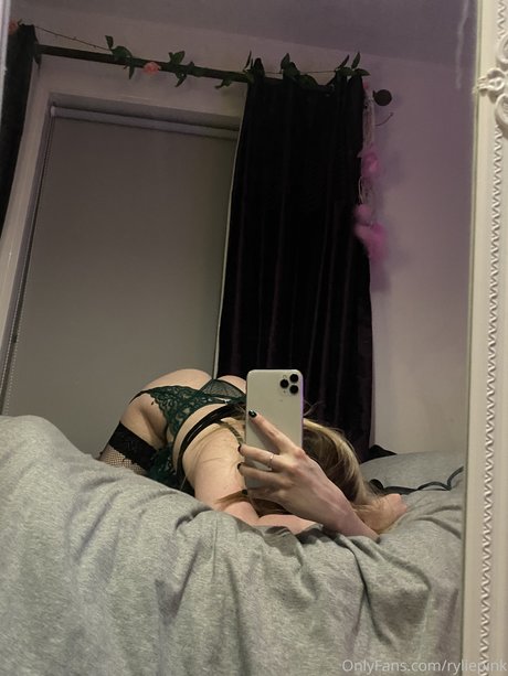 RileyPink model gallery