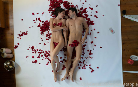 curvy shemale onlyfans free photo