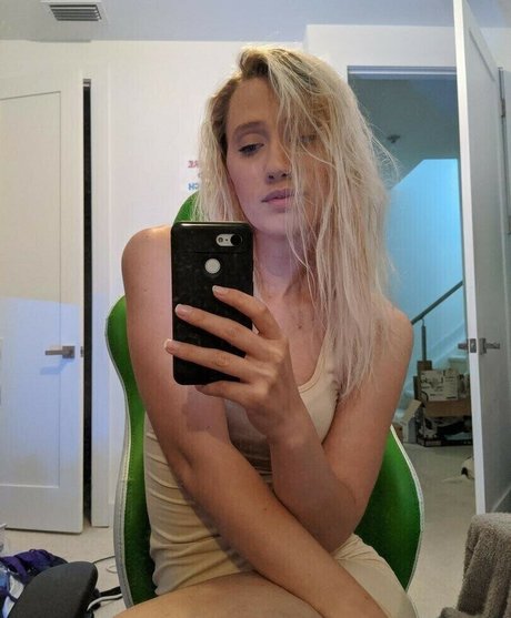 Jenbear92 pornographic actress pic