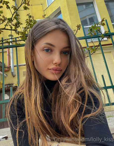 lolly kiss free actress images