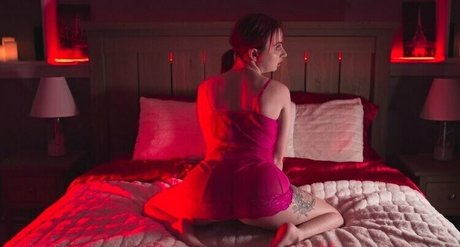 Demii Starr sexy star image