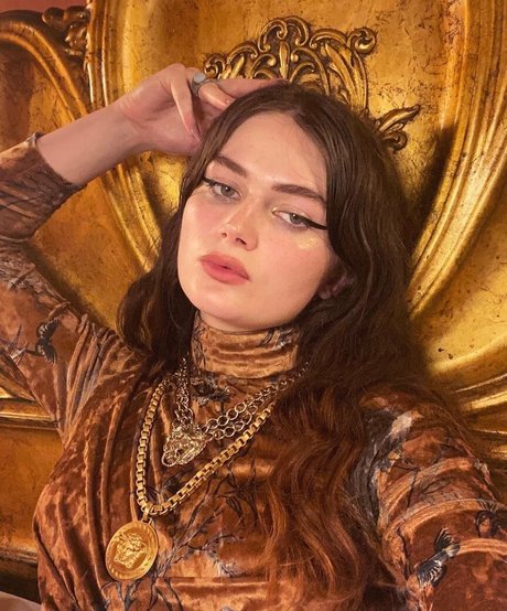 erosauclair hot actress pics