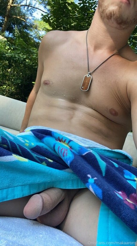 makaarons nudes model pic