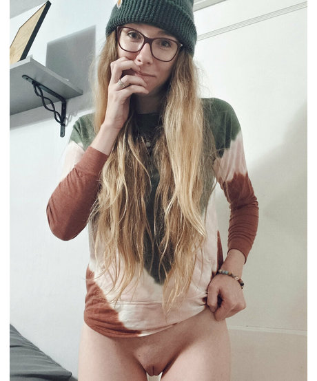 carrymeinabucket hd model picture