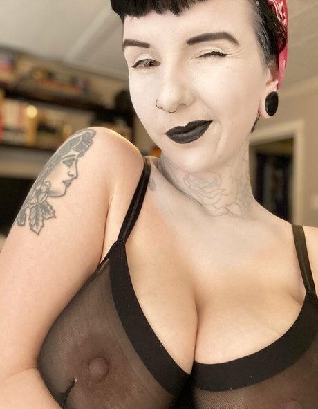 moremoiraxoxo star xxx image