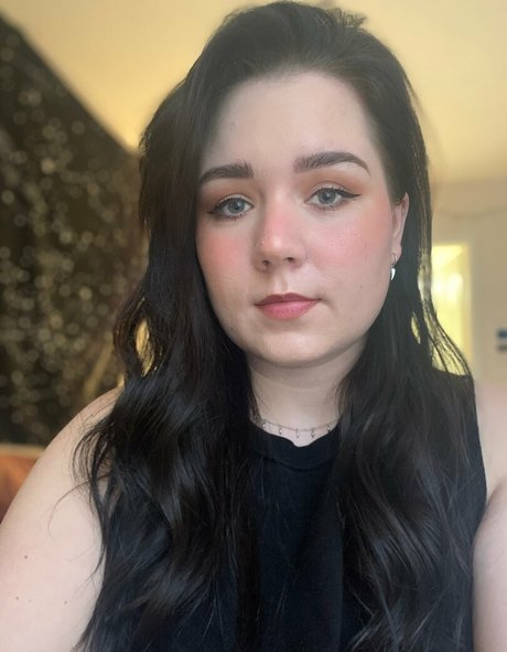 Cherrycola1990 model photo