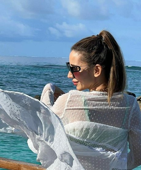 Heli Daruwala model exclusive image