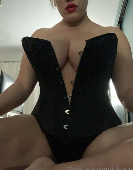 Trisone model naked photos