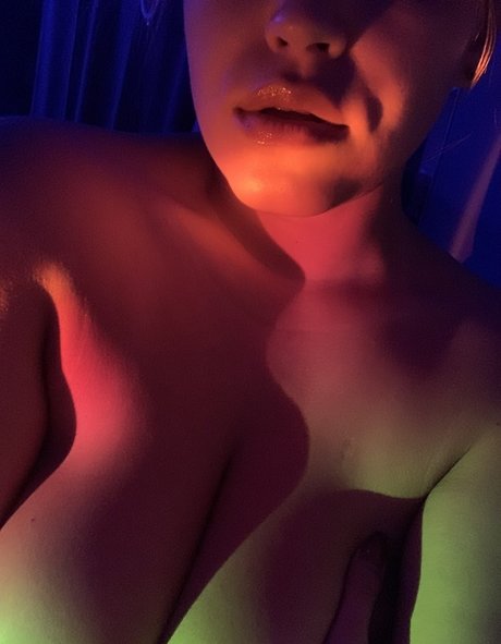 Trisone model sex pic