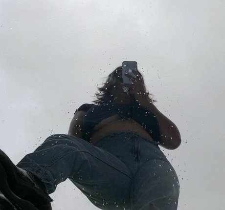 Mirra R porn model archive