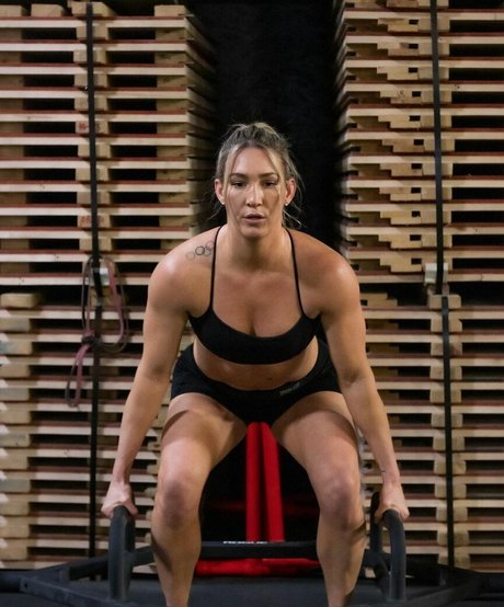 Mikaela Mayer free model pic