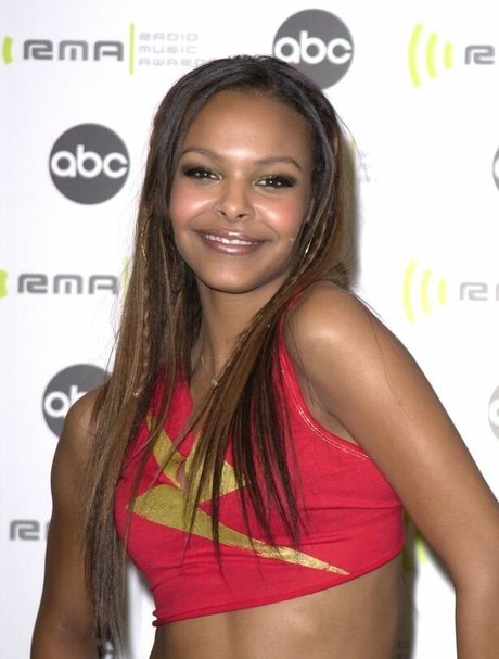 Samantha Mumba art model img