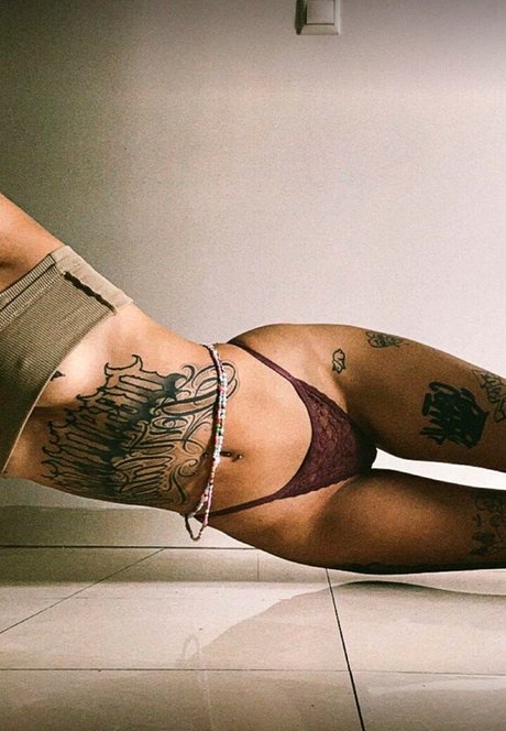 FoxyBebe420 naked star picture