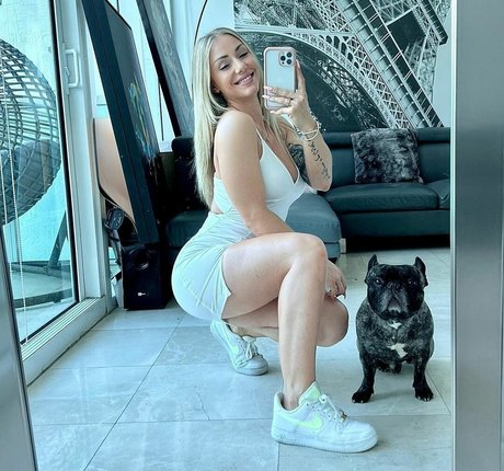 Marine S Mezz pornstar exclusive picture