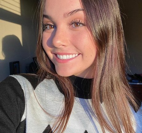 Hannah Cheramy pornstar art photo