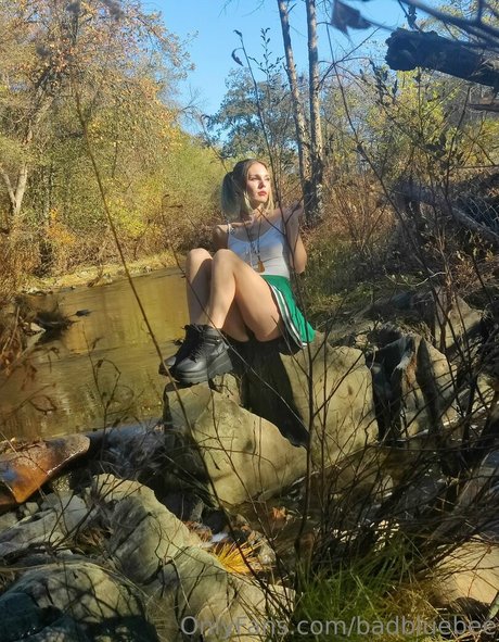 badbluebee sex model image