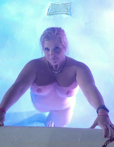 neokblondehotwife model photo