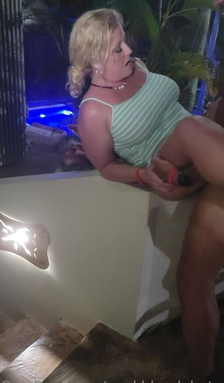 neokblondehotwife model pornographic pic