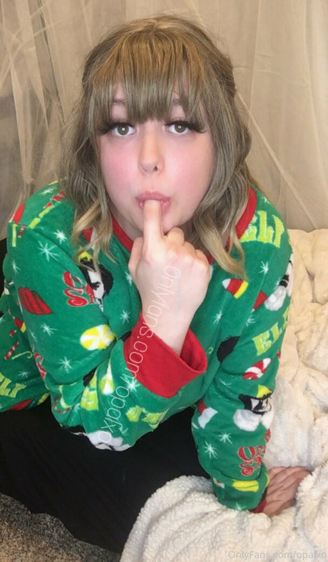 opalxo exclusive model picture