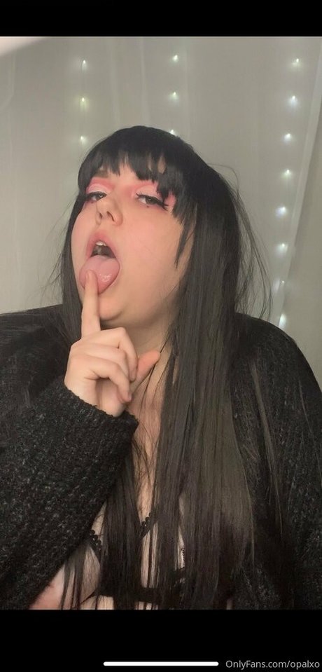 opalxo model high quality photo