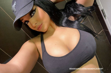 Mandy Leon pretty model galleries