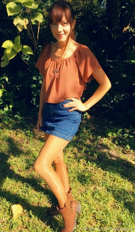 nylonskitten model art pic