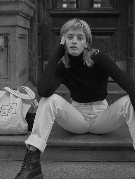 Esther McGregor art star photos