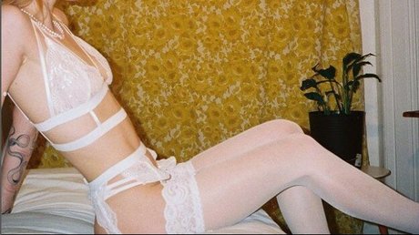 Esther McGregor erotic model image