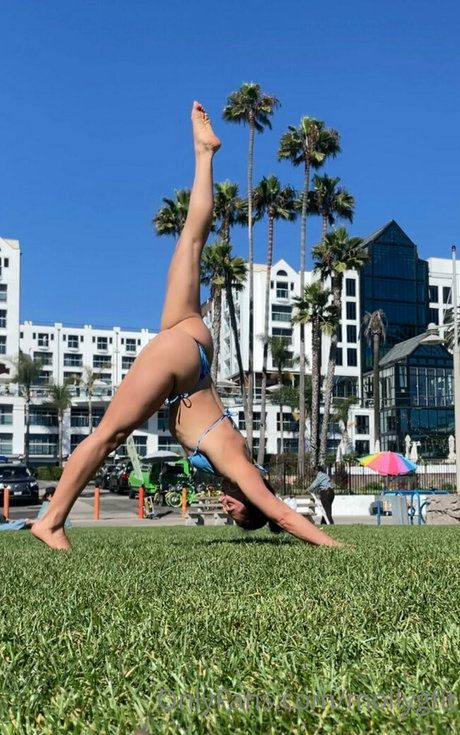 mollygfit art actress photos