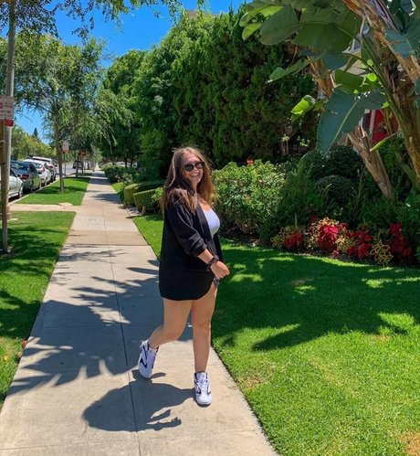 Nikki Kay xxx model images