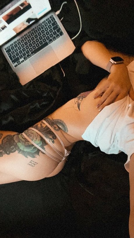 joymontana exclusive model pic