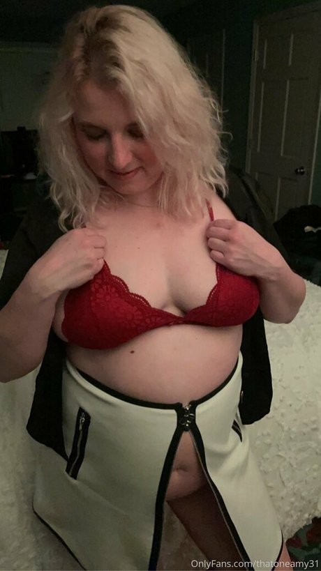 thatoneamy31 pornographic model picture