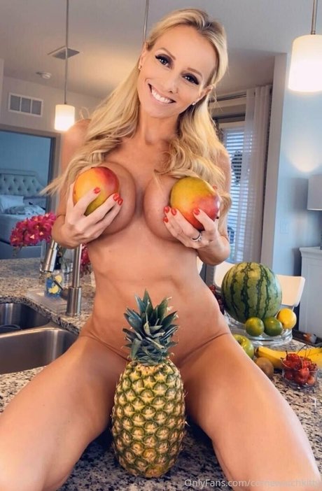 Comewatchkitty exclusive actress image