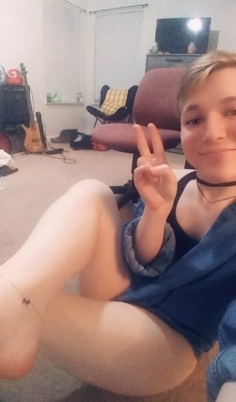 embitss star hot pics