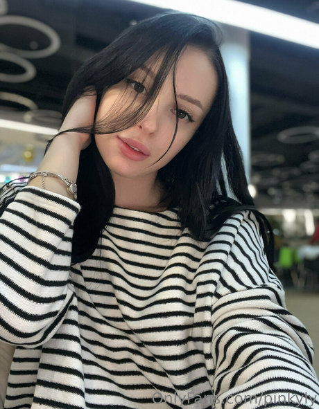 pinkyly pornstar high quality photos